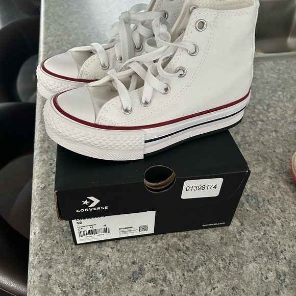 Convers - Picture 2 of 2